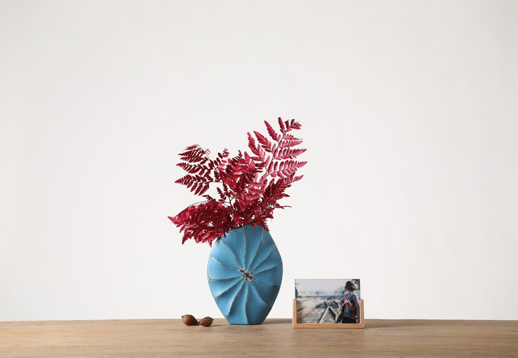 Modern artistic, sculptural, and contemporary eclectic,Bold, Organic Shape with Curved Lines
