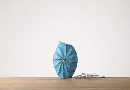 Modern artistic, sculptural, and contemporary eclectic,Bold, Organic Shape with Curved Lines
