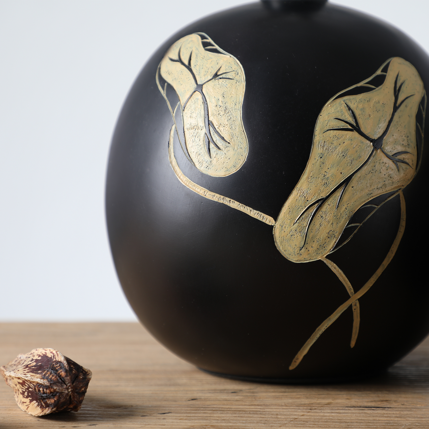 Decorative vase with an artistic and Modern organic design,vase