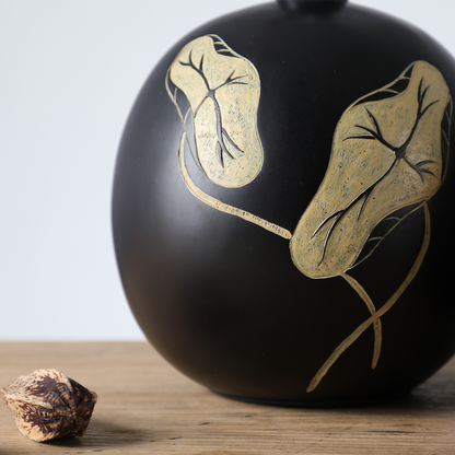 Decorative vase with an artistic and Modern organic design,vase