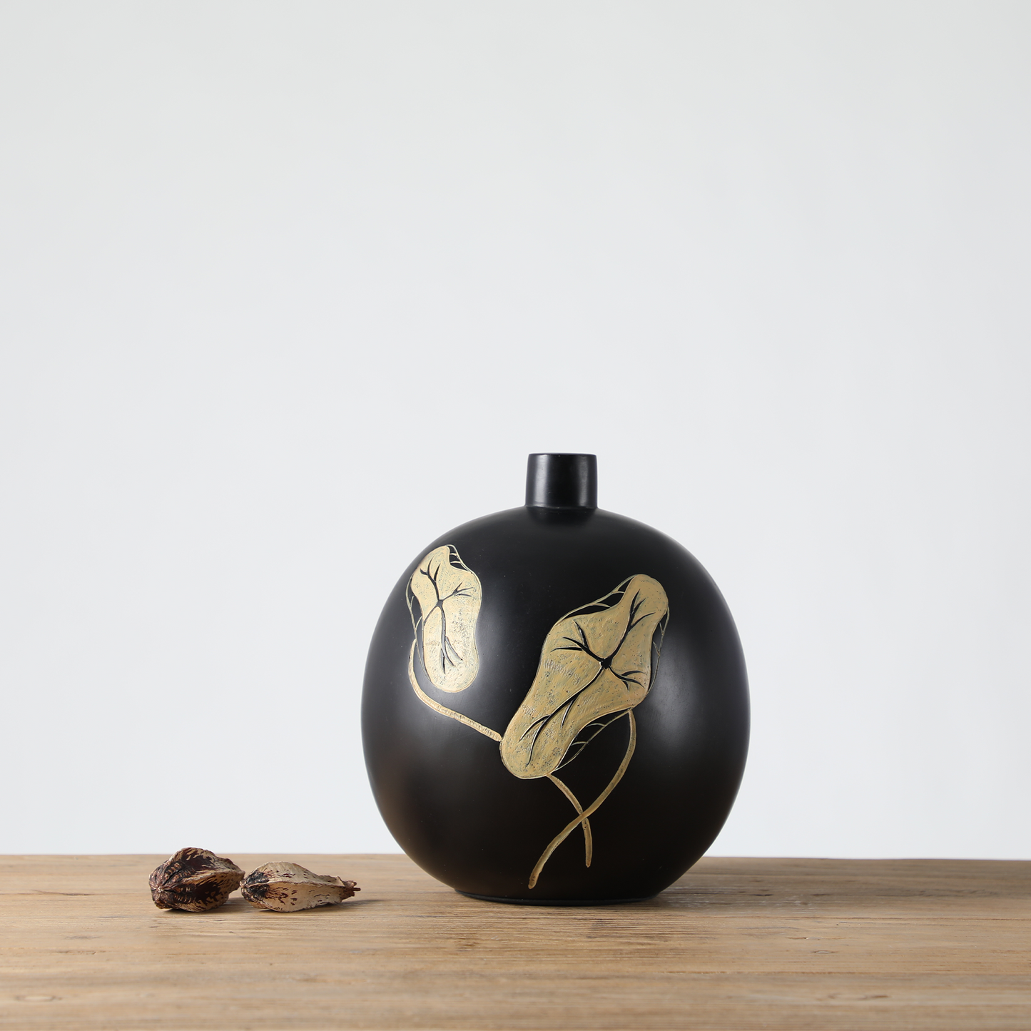 Decorative vase with an artistic and Modern organic design,vase